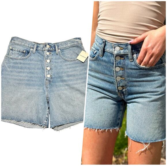 Lucky Brand | Women | Light Wash Raw Hem Button Fly Denim Traveler Shorts | 31 - Picture 1 of 16